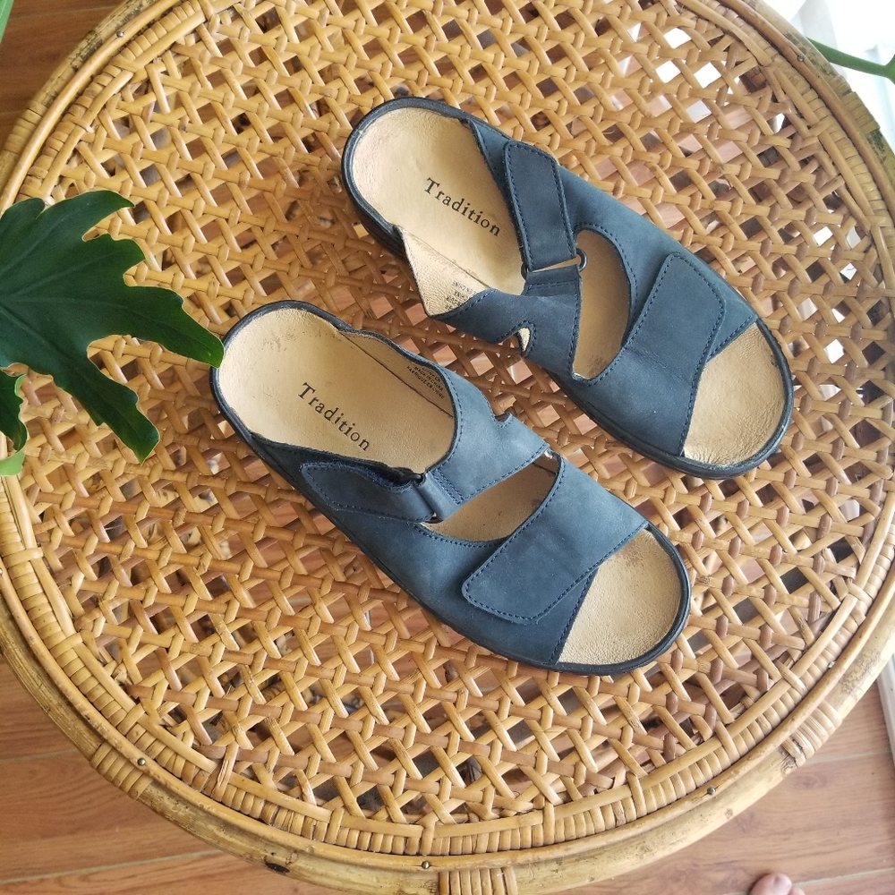 3/25$ Tradition Leather Sandals Velcro Comfortable Navy